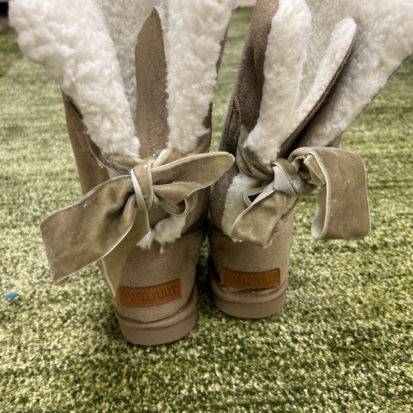 Marley Lilly Sherpa tie boots NOT monogrammed - Picture 3 of 6